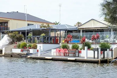 Image de Grand Riviera Forster - Bord de l'eau, quai et piscine