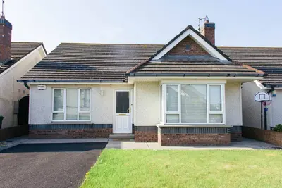 Bungalow de 3 chambres, proche de toutes les commodités locales.
