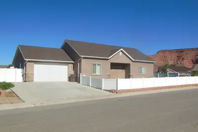 Image de Star's Place près de 3 Nat'l Parks - Famille et animaux de compagnie