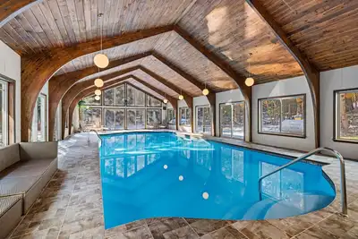 Image de Domaine unique de luxe avec piscine intérieure chauffée privée, près de Camelback