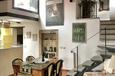 Vues panoramiques sur la Toscane de belle 2bd plat en forteresse médiévale de la ville
