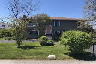 Image de Marche À La Plage Spacieux 5 Chambres / 7 Lits, 2. 5 bains et douche H / C EXTÉRIEURE