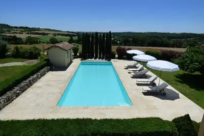 Image de Gîte paisible en Gascogne avec piscine et court de tennis