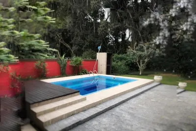 Image de Excellente maison, rénovation, 4 chambres. Près de la plage. Piscine avec barbecue.