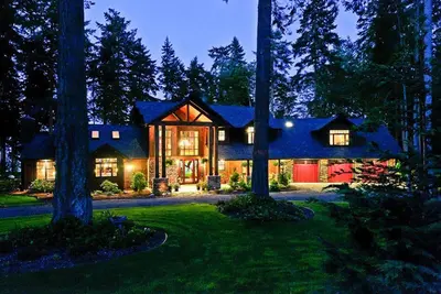 Image de Luxury Waterfront Lodge: cuisine gastronomique, 3 cheminées, bain à remous, nid d'aigle chauve