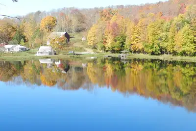 Image de RÉSERVEZ Votre Week-End Automne Maintenant! 2 fermes, 9 Acre Lake, 52 Acres, 20 personnes