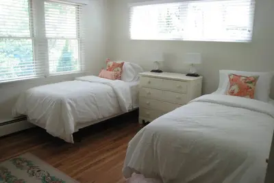 Image de En bord de mer avec un quai sur le lac Wequaquet