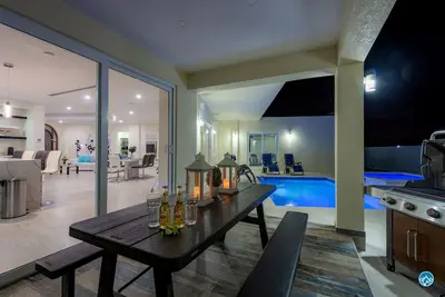 Image de Villa élégante, intimité, grande piscine, Ac-Wifi-Alarm-Grill-Beachchairs-tout ce dont vous avez besoin!