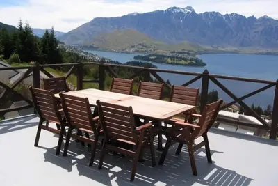 Image de Maison familiale spacieuse avec une vue panoramique fantastique