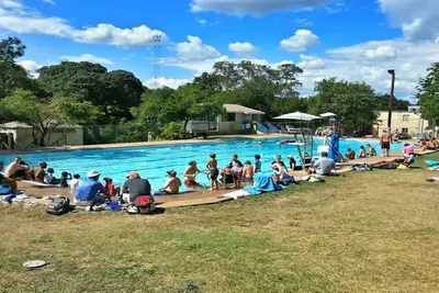 Image de Animaux Et la famille, récemment rénové, Situé au centre avec beaucoup d'espace