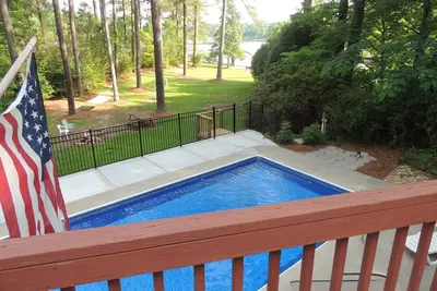 Image de Au bord du lac avec piscine privée