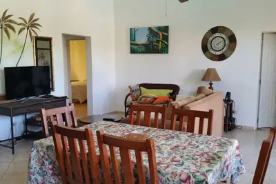 Image de Condo convivial avec piscine au centre-ville de Sosua, entièrement meublé et équipé