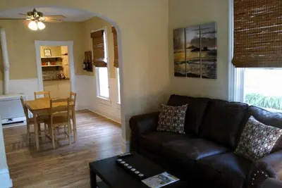 Image de Port Huron Cottage Maison Steps To St. Rivière-Claire et 4 blocs de la plage sur le lac