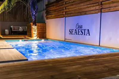 Image de À quelques pas de la plage, cette maison bien approvisionnée est parfaite pour votre groupe