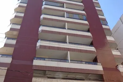 Image de Apt 2 chambres avec salle de bains et une connexion Wi-Fi, à proximité du centre commercial Plage