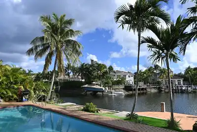Image de Vacances au bord de l'eau à Hollywood Pool Home avec une vue magnifique et 2 kayaks