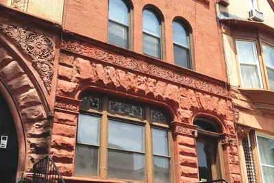 Image de Brooklyn Garden Apartment classique avec un accès facile à Manhattan