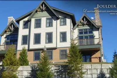 Image de Ski-Home 5 chambres de luxe avec bain à remous privé pour votre Vermont Escape @ Mount Snow