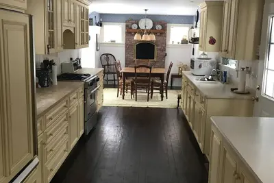 Image de Situé au coeur du pays du vin / Plages / magasins.