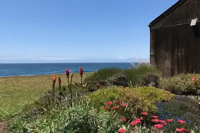 Image de Ocean Front 2 Bedroom Home / Hot Tub / Cheminée