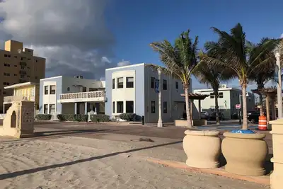 Image de Tout nouveau condo Hollywood Beachfront directement sur le Broadwalk