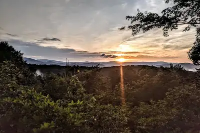 Image de Cabane en rondins avec une vue imprenable! ! (Animaux acceptés! )
