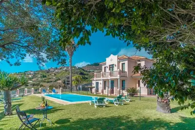 Image de Villa Quinta Dos Amores avec grande piscine privée près de la plage
