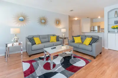 Image de Fabuleux prix primé Condo 2 + 2 récemment rénové près de Disney 5 étoiles!