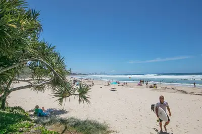 Image de Burleigh Beach Tower - Unité rénovée au rez-de-chaussée