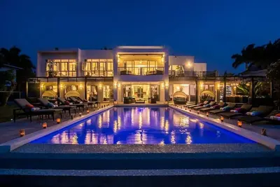 Image de Luxe sur la plage - Service de majordome - Chef - Chauffeur - 6br Dreamtime moderne
