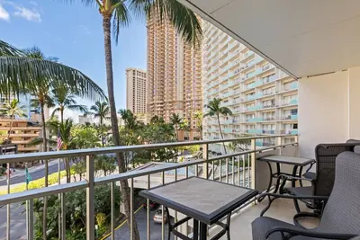 Image de Grand, luxueux appartement vue mer à l'hôtel Waikiki Royal Gardens