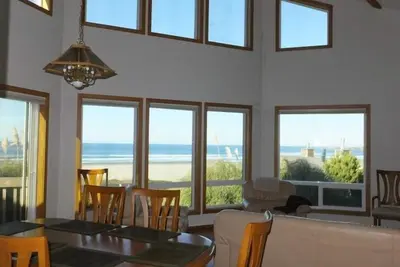 Image de Pacific Panorama - vue sur l'océan de balayage de cette belle 5 chambres + maison loft