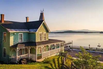 Image de Romeo Balcon - au centre de Weirs Beach