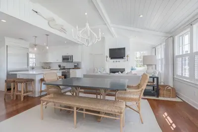 Image de Brant Point Vacation Home - Marchez jusqu'à la ville et la plage!