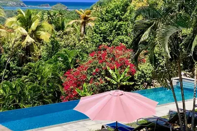 Image de Belle maison spacieuse avec piscine privée, parfaite pour un grand groupe d'amis