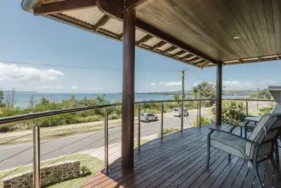 Image de Oasis on the Beach :: En face de la plage, vue imprenable sur la baie de Jervis