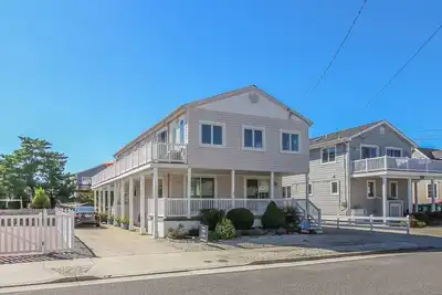 Image de Escapade à Stone Harbor / Avalon! Un pâté de maisons de la plage!