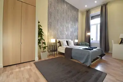 Image de Belle spacieuse chambre centrale 4 chambres / 3 salles de bain