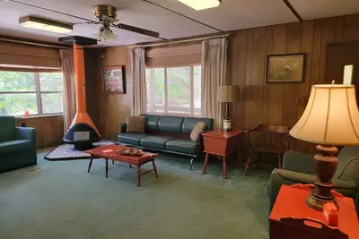 Image de Maison entière - Style rétro près de la I-20: accès à la ville, ambiance champêtre