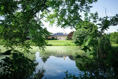 Image de Maison pour 8 personnes située dans un domaine rural spectaculaire avec courts de tennis et spa