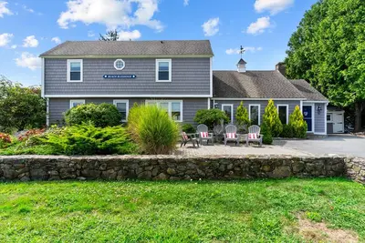 Image de Magnifique maison de luxe à Eastward Look - Central A / C, à pied de la plage de Scarborough