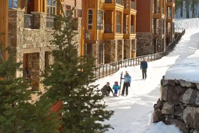 Image de Ski in, ski out, hôtel de luxe. neige exceptionnelle