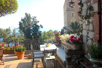 Image de Casa Oasi avec terrasse et vue.