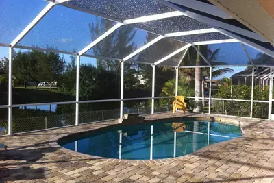 Image de Exposition Sud Maison canal avec piscine d'eau salée chauffée solaire! ! !