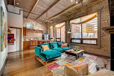 Image de Du centre-ville - 2 Br Walk to Everything! City Loft Penthouse Imprimantes Allée Loft