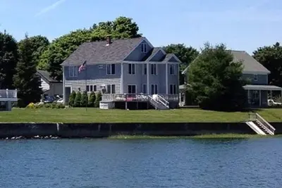 Image de Bord de l'eau du comté de Newport. Les wkends d'automne sont disponibles. Kayaks, foyer, casino à proximité