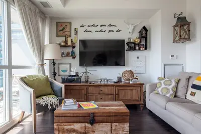 Image de Magnifique vue sur le lac, Super propre, Nouveau condo