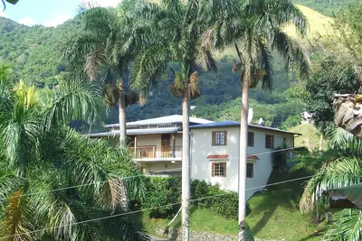Image de Refuge de montagne, endroit élégant, calme et reposant.