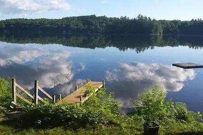Image de Grand Rustic Cabin Lakeside Dans le sud du Maine, conviviale et familiale Animaux Bienvenue