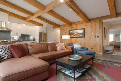 Image de RÉCEMMENT RÉNOVÉ! ! -Mountainside Modern Penthouse Lodge-Lionshead Village Vail, Co